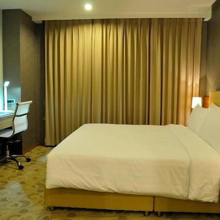 The Moonite Boutique Hotel Bangkok Esterno foto