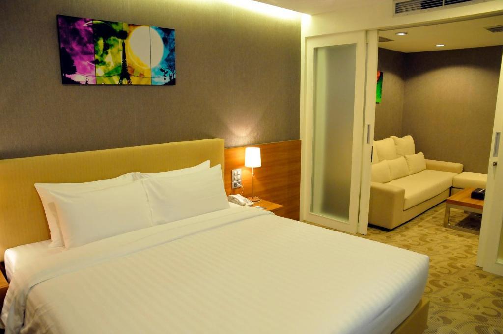 The Moonite Boutique Hotel Bangkok Esterno foto