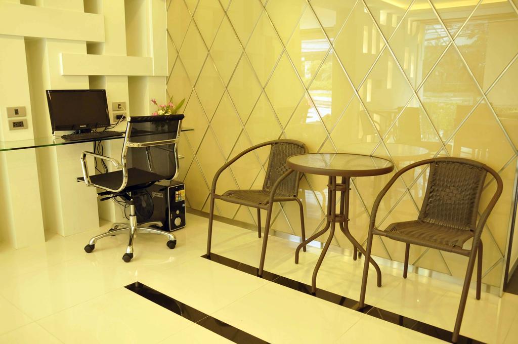 The Moonite Boutique Hotel Bangkok Esterno foto