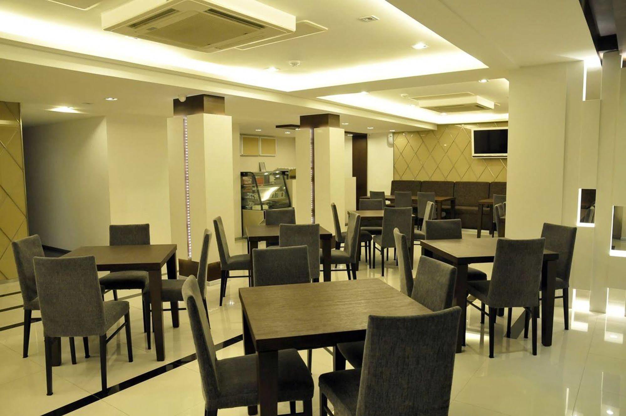The Moonite Boutique Hotel Bangkok Esterno foto