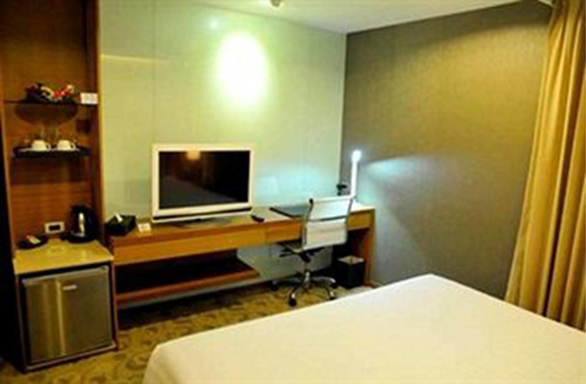 The Moonite Boutique Hotel Bangkok Esterno foto
