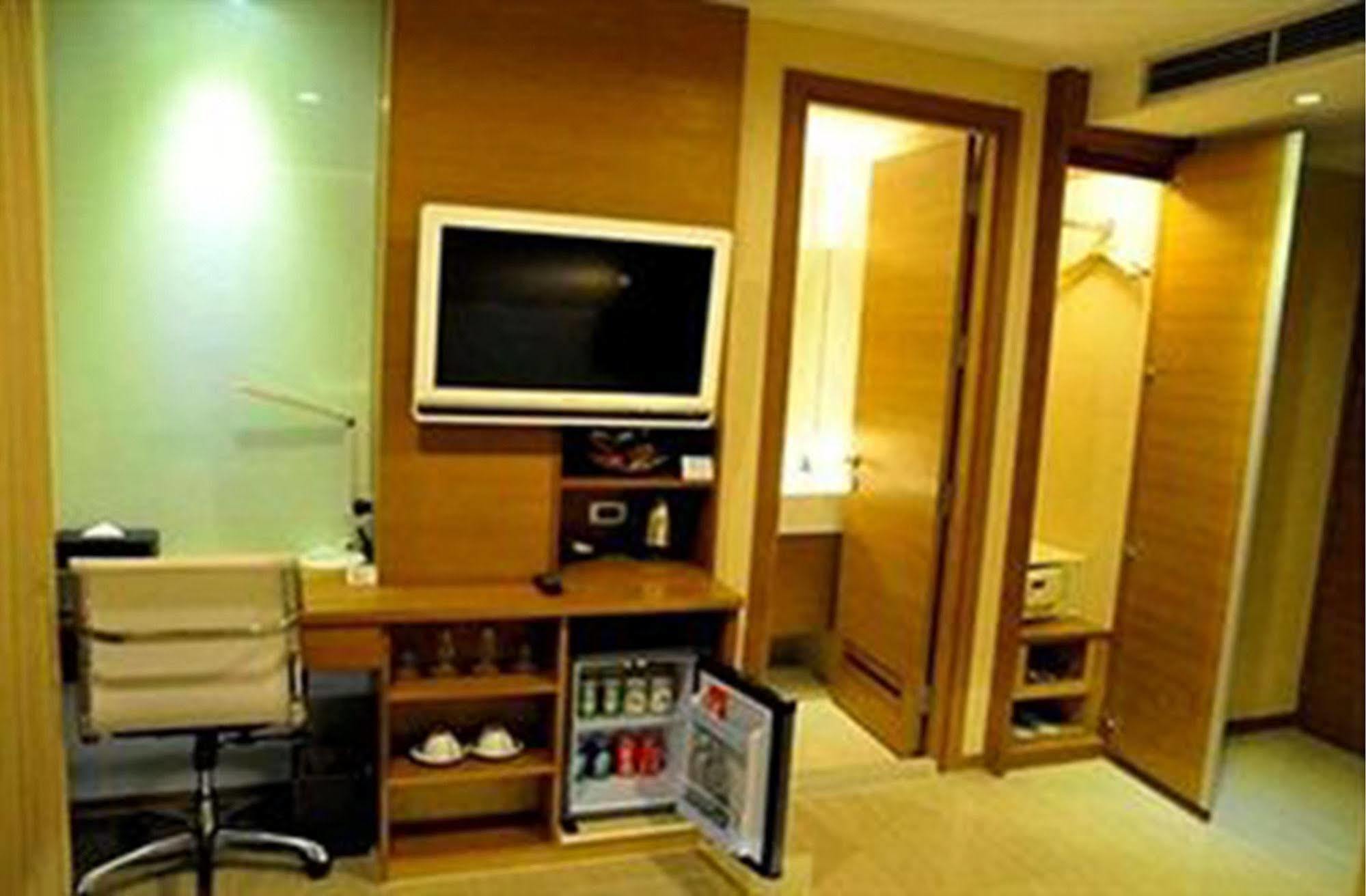 The Moonite Boutique Hotel Bangkok Esterno foto