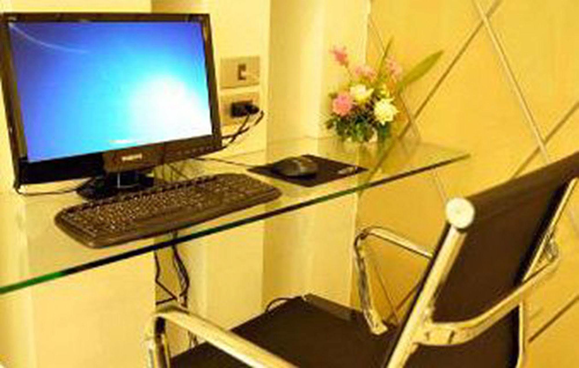 The Moonite Boutique Hotel Bangkok Esterno foto